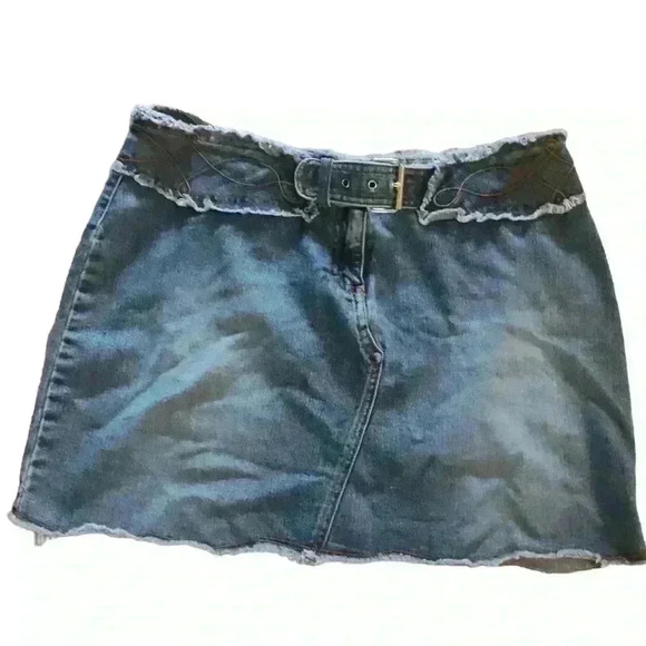 YouniqueDenim Mini Skirt size 7 #282 - Picture 1 of 2